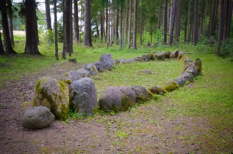 Bīlavu velna laiva – laukakmens krāvuma senkapi