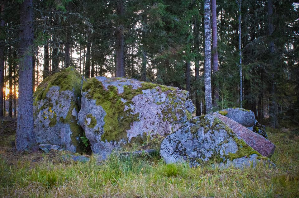 Akmeņkalnu Velnapēdas akmens