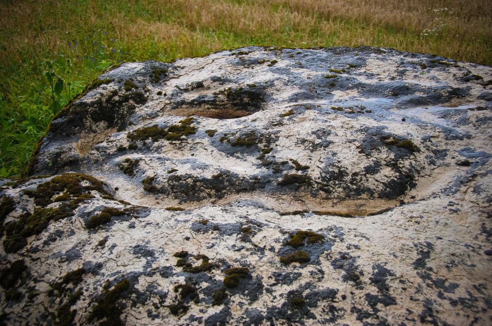 Kļaviņu Velnapēdas akmens