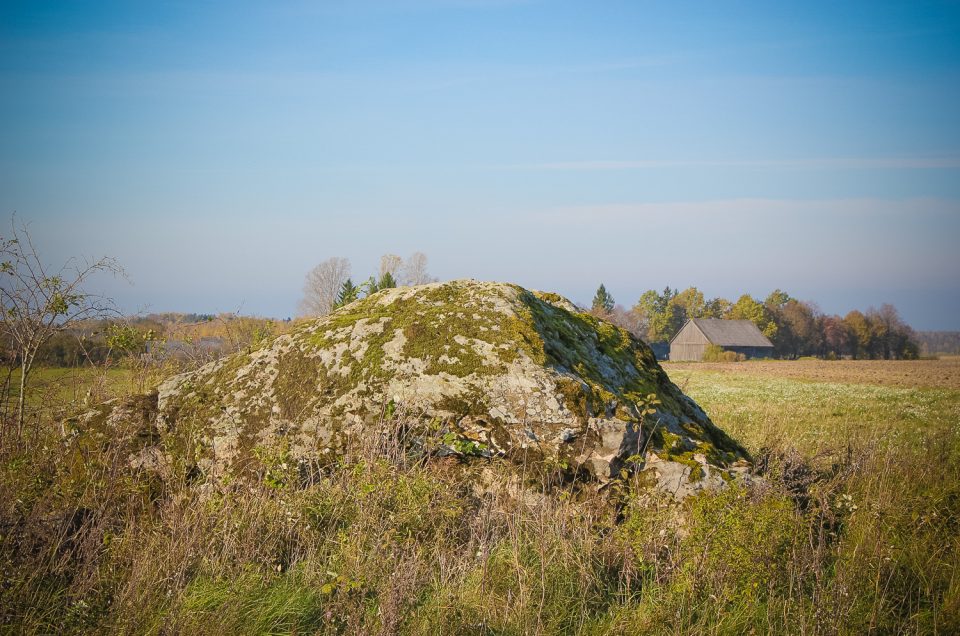 Māteru Velnapēdas akmens